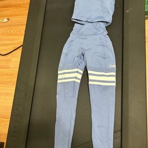 XS periwinkle blue bombshell sportswear scrunch bottom set